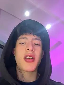 troy_rouge on StripChat