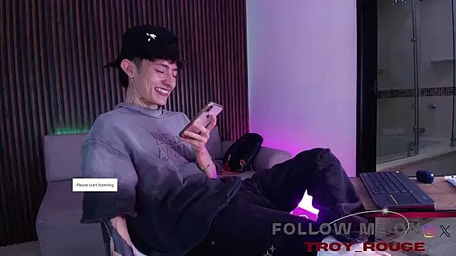 troy_rouge on StripChat