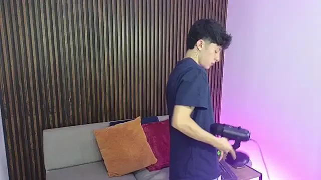 troy_rouge on StripChat