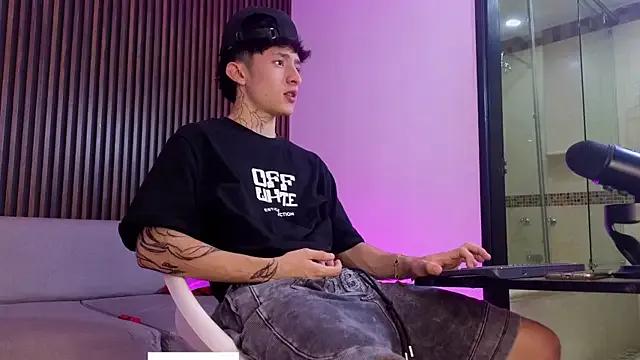 troy_rouge on StripChat