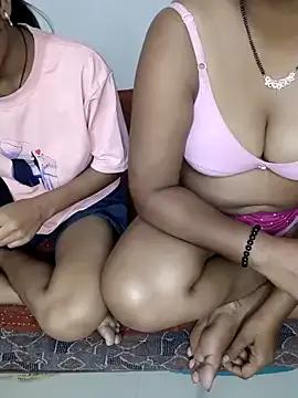 Freechat Unique_MomandDaughterrs on StripChat