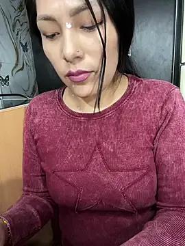 Velyn_18 on StripChat