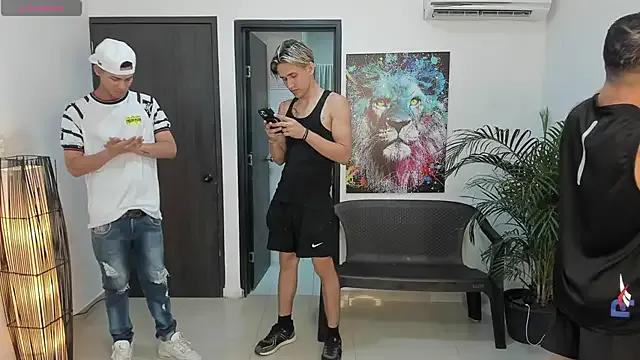 Freechat Voyeurism_guyss on StripChat