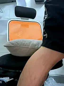 Weakofficeworker on StripChat