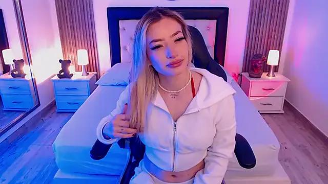 zoe_jones13 on StripChat