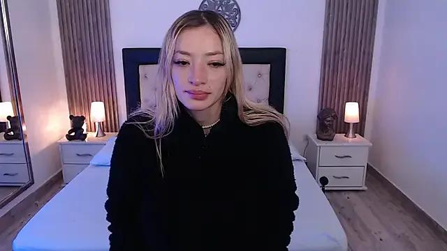 zoe_jones13 on StripChat