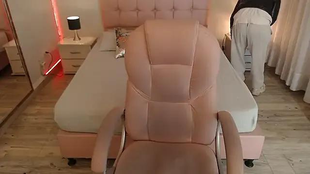 zoe_jones13 on StripChat