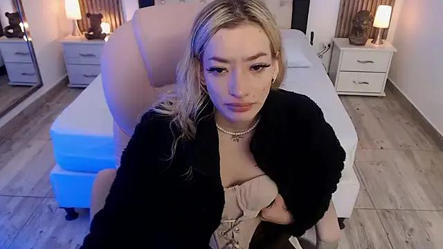 zoe_jones13 on StripChat