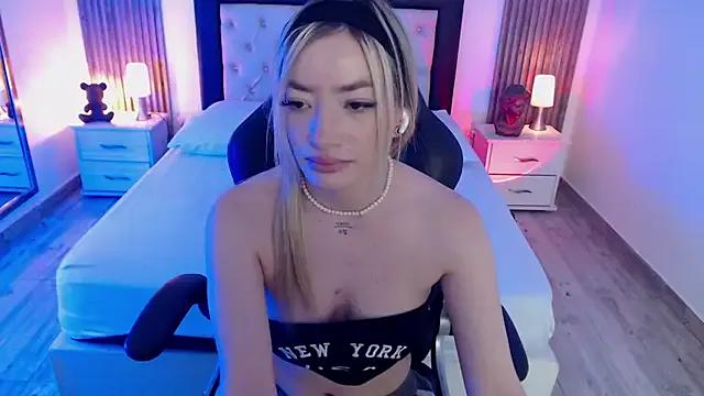 zoe_jones13 on StripChat