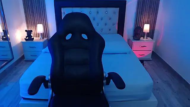 zoe_jones13 on StripChat